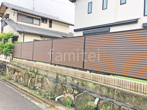 ブロック塀 (化粧ブロック) ユニソン アルタ アルミ形材 フェンス YKKAP 木製調 ルシアスYL1F型 横ルーバー 目隠し 木調・ラティス