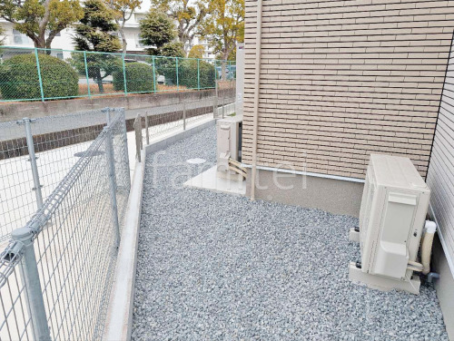 犬走り 防犯砂利敷き バラス砕石 防草シート加工