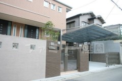 新築二世帯クローズ外構