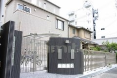 新築二世帯クローズ外構