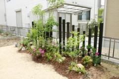 洋風坪庭 角柱デザイン