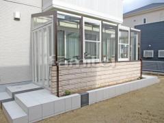 木製調ガーデンルーム LIXILココマ腰壁タイプ タイルデッキ