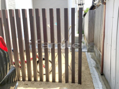 木製調デザインアルミ角柱 土間コンクリート