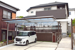 木製調カーポート タイルデッキ 花壇