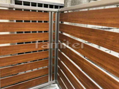 木製調目隠しフェンス 雨除け屋根 LIXILスピーネ1階