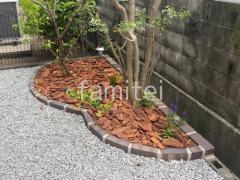 花壇 お庭のバラス敷き 照明カバー交換