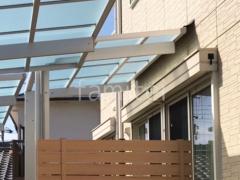 カーポート YKKAP 人工木デッキ 1階テラス屋根 目隠し塀 LIXIL F&F