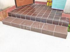 玄関アプローチ階段 床タイル貼り LIXIL グレイスランド