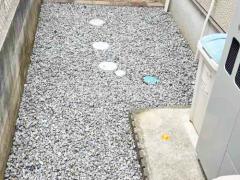 犬走り 防犯砂利敷き バラス砕石 防草シート加工