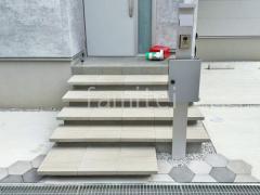 玄関アプローチ 浮遊階段(蹴込み階段) 床平板敷き ユニソン ベガスネオ