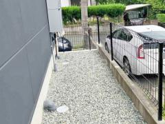 犬走り 防犯砂利敷き バラス砕石 防草シート加工
