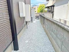 犬走り 防犯砂利敷き バラス砕石 防草シート加工