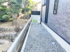 犬走り 防犯砂利敷き バラス砕石 防草シート加工