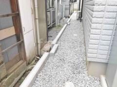 犬走り 防犯砂利敷き バラス砕石 防草シート加工