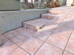 玄関アプローチ階段 床タイル貼り LIXIL パセオ