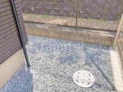 犬走り 防犯砂利敷き バラス砕石 防草シート加工
